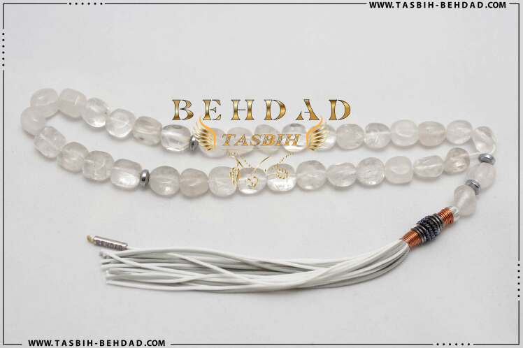 تسبیح کریستال شفاف کوارتز ، تراش دفرمه با مهره نقره بهداد در فروشگاه و کارگاه تولید تسبیح بهداد